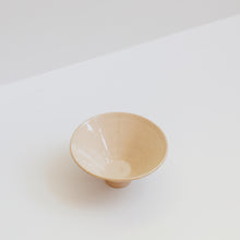 Load image into Gallery viewer, Small Ikebana Dish in Cream